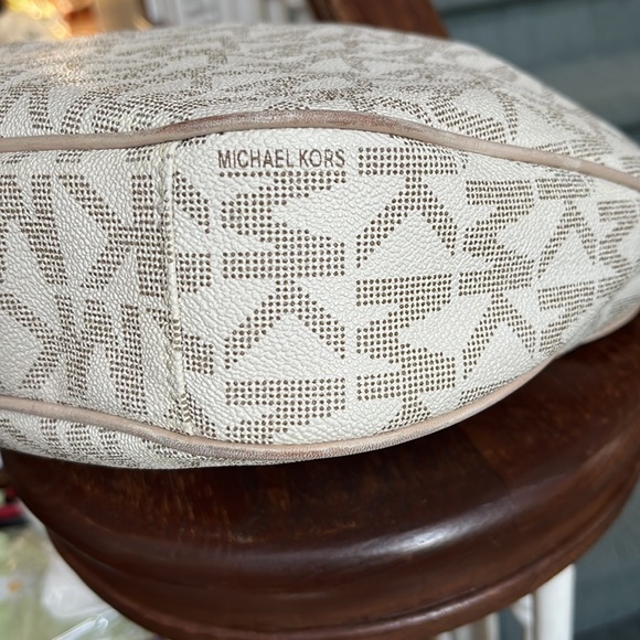 Michael Kors   Nearly new   Tan & Cream signature MK Logo print     shoulder bag - Picture 8 of 11
